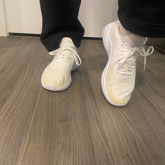 BRAND NEW Nike Women's Air Max Bella TR 3 Training Shoes - Picture 2 of 11